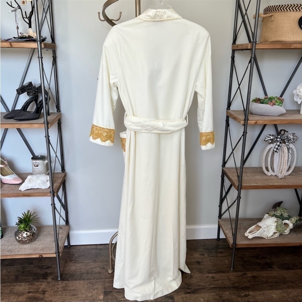 Vintage Vanity Fair Full Length Lace Embroidered Dacron /Polyester Rob NWOT - Picture 10 of 12